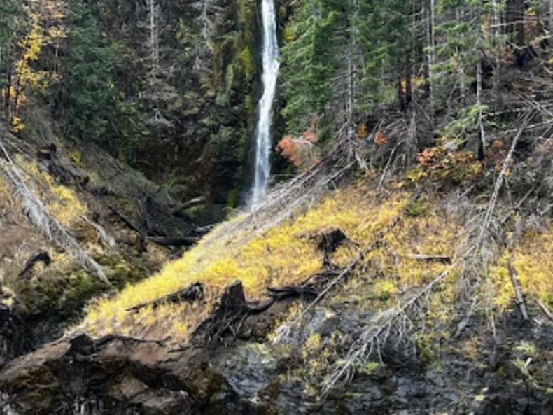 The waterfall at the beginning of the trail to the hot springs