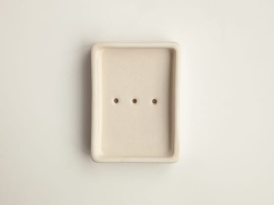 Day 1 Handgemaakt Keramieken Zeepbakje Wit met Gaatjes