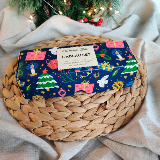 HelemaalShea Kerst Cadeauset met 12 kleine handgemaakte zeepjes