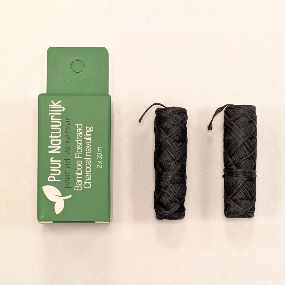 Puur Natuurlijk Bamboe Flosdraad Charcoal navulling (2 x 30m) afbeelding