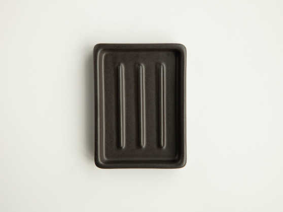 Day 1 - Handgemaakt Keramieken Zeepbakje Zwart met Ribbels