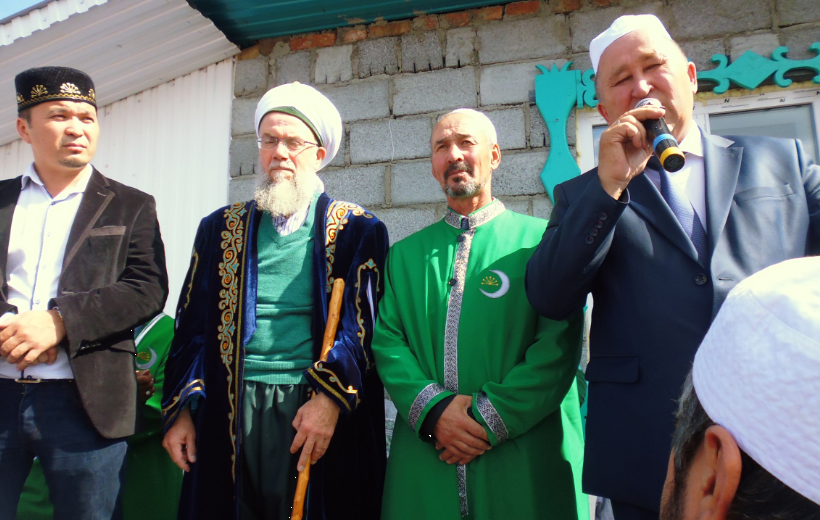 Мехмет хазрат возле мечети