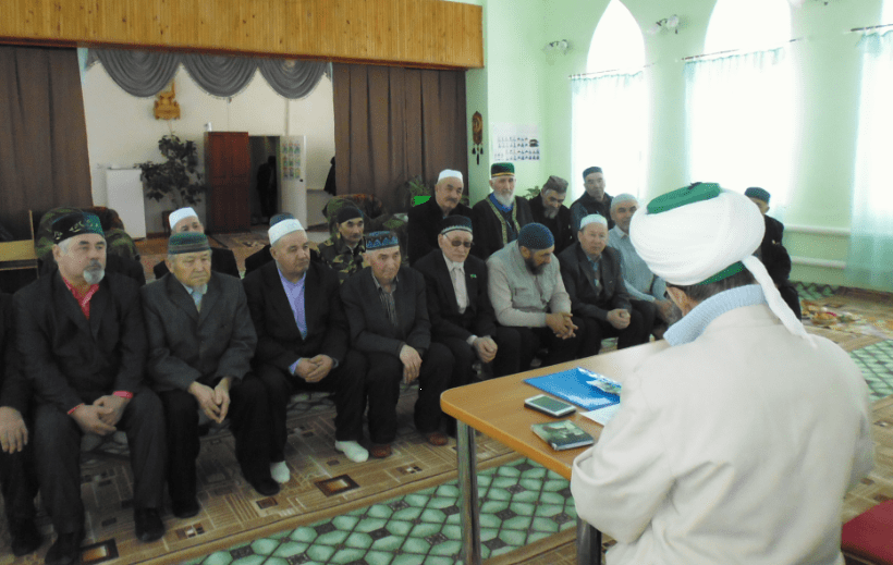 внутри мечети