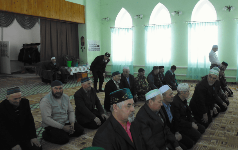 намаз в Аскаровской мечети