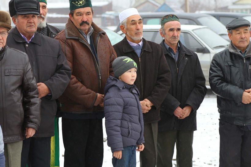 прихожане мечети деревни Абзелилово