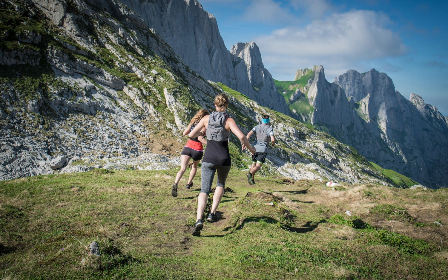 Correre con un gruppo in montagna