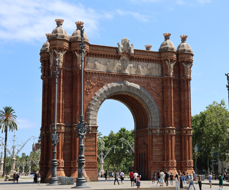 Arc de Triomf Square - 4