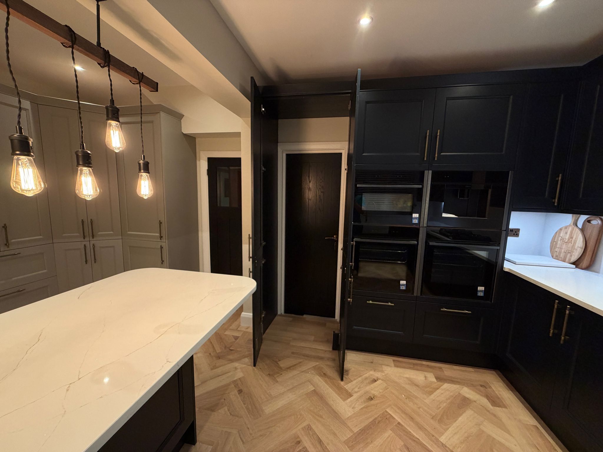 Fitted Kitchen Widnes Dark Shaker