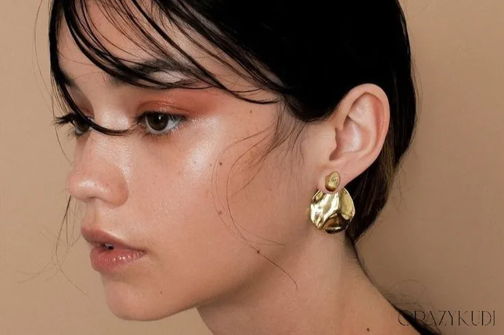 Does Oily Skin Age Differently? A Dermatologist Explains the Truth About Aging and Skin Types