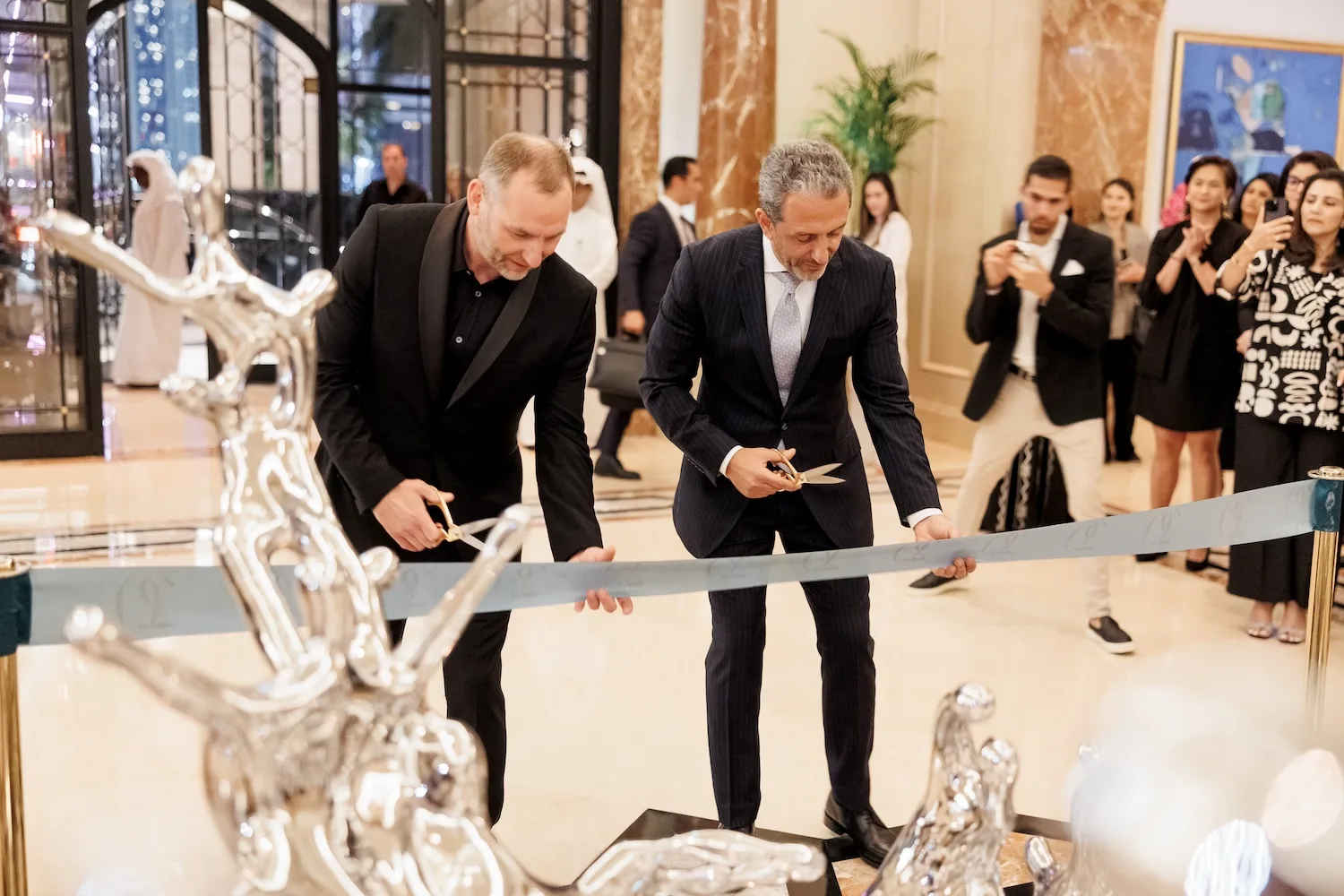 فنادق في الدوحة | فورسيزونز الدوحة يحتفي بالذكرى العشرين بتدشين منحوتة فنية مميزة