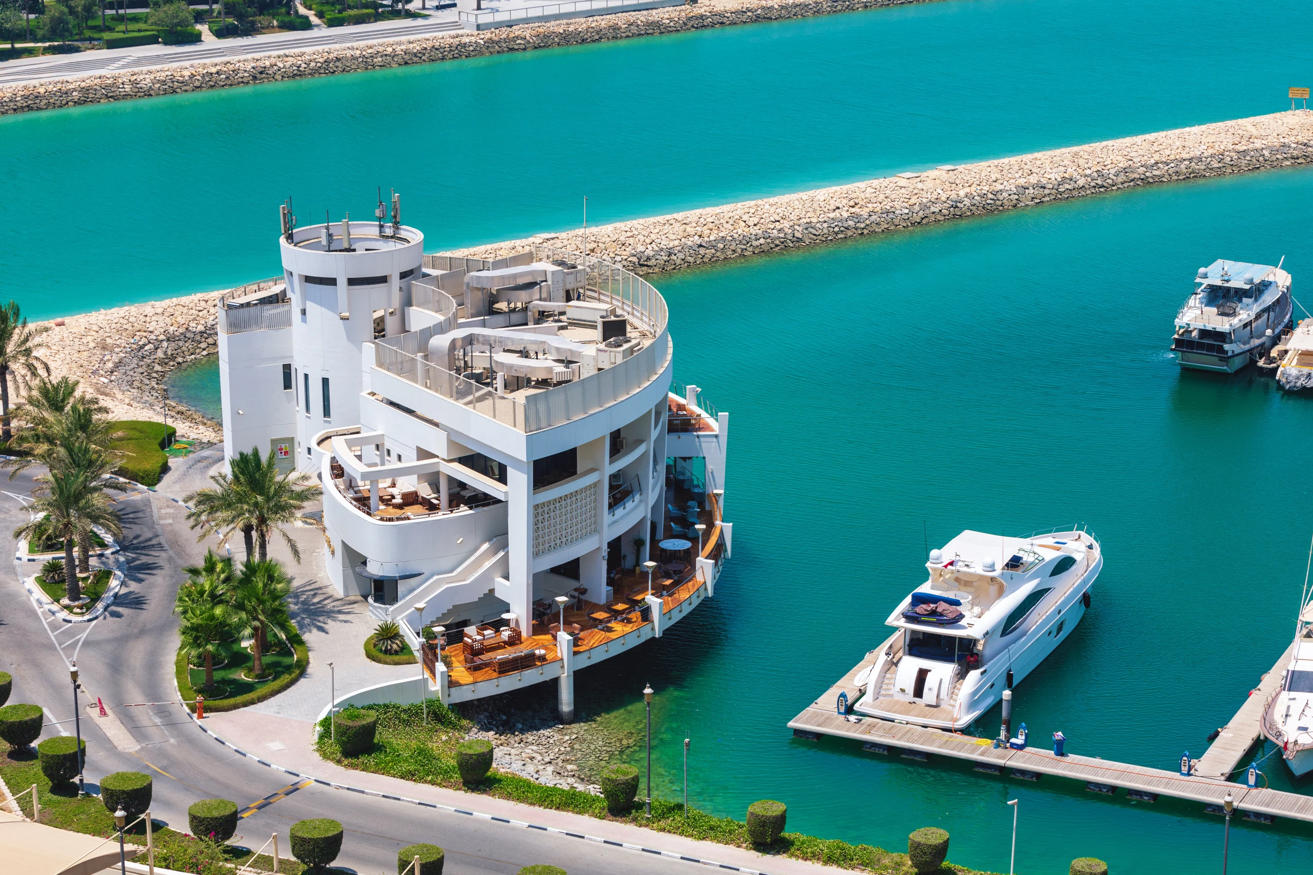 بي لاونج الريتز | افضل مطاعم الدوحة بإطلالة بحرية ومأكولات عالمية