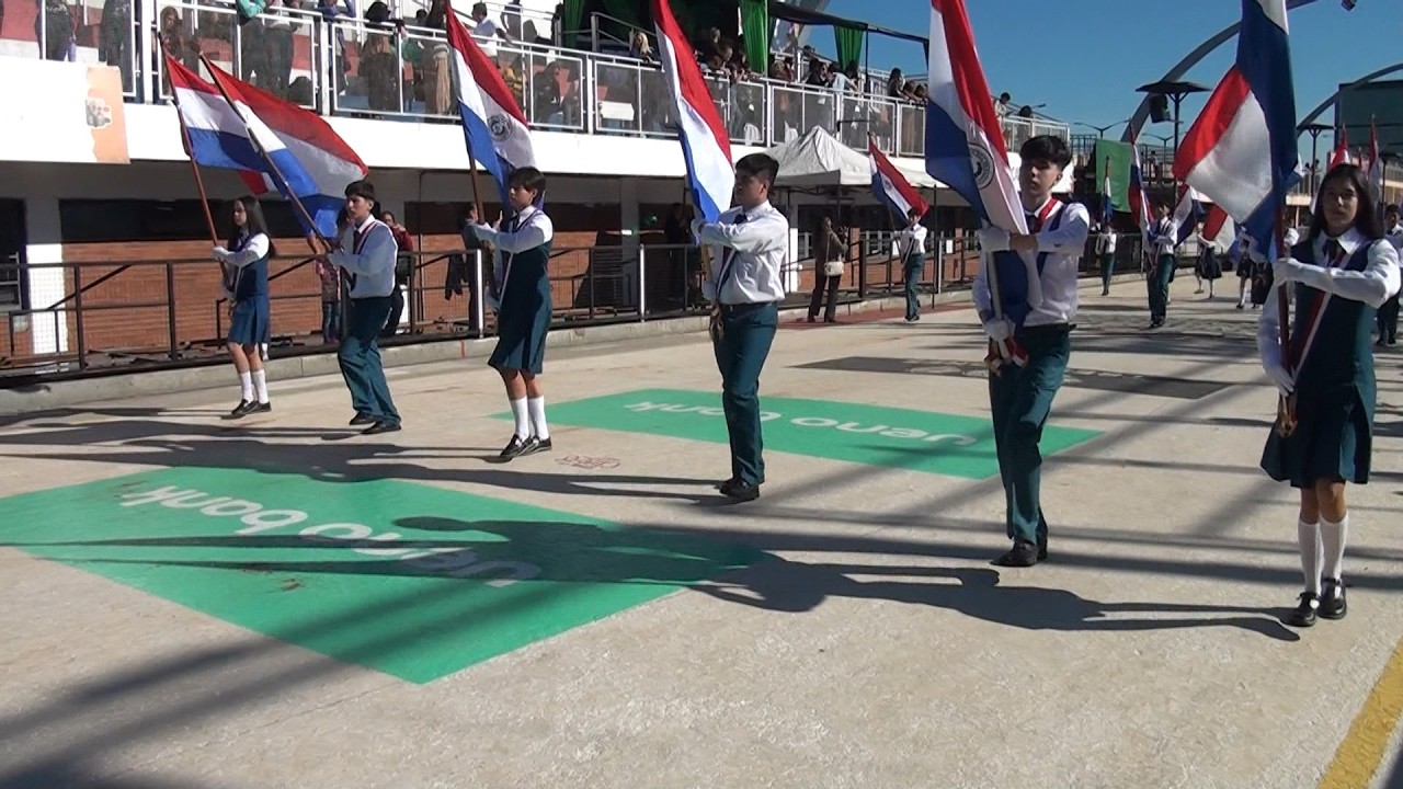 Desfile por los 60 años del CREE