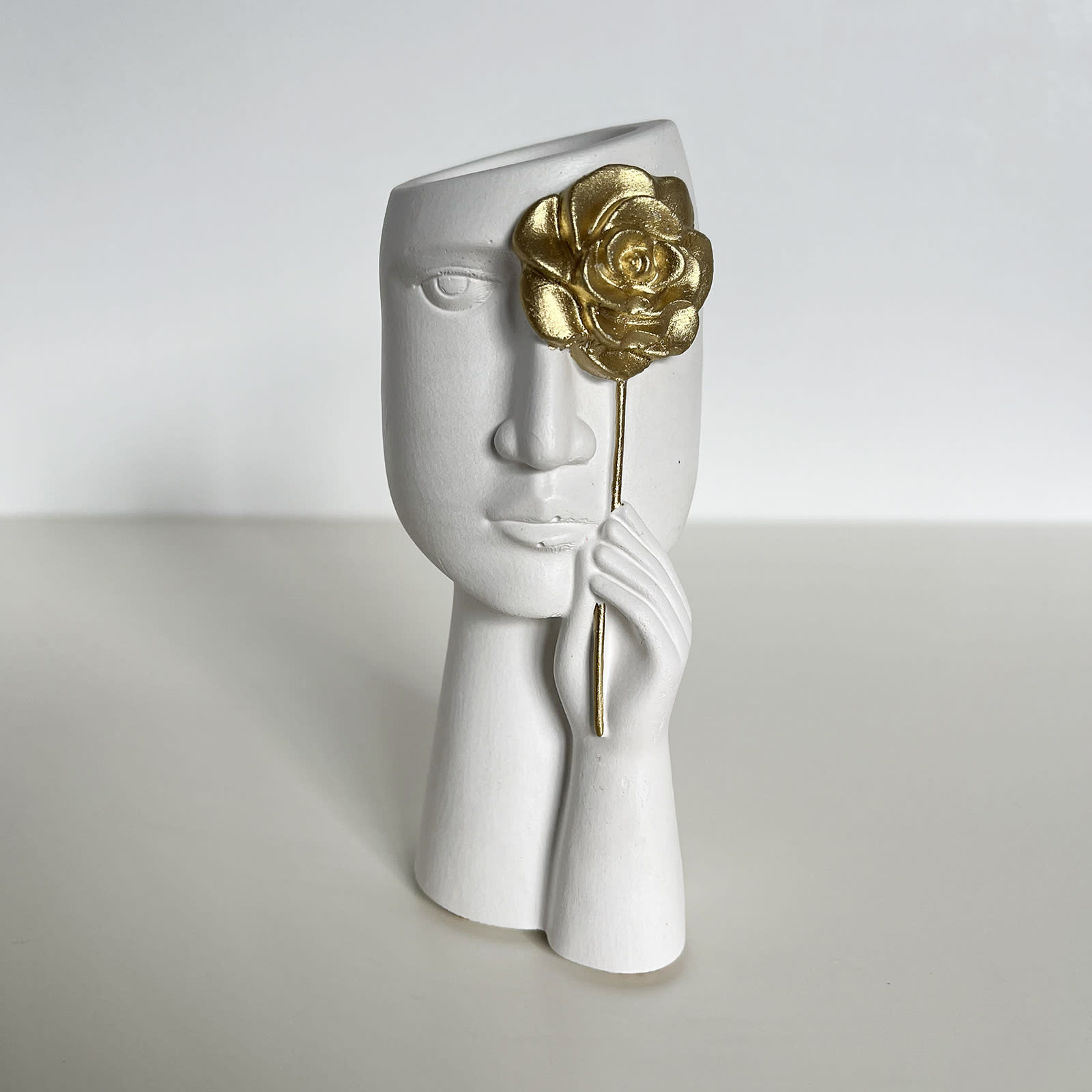 Ваза Дівчина із Золотою Трояндою з Гіпсу