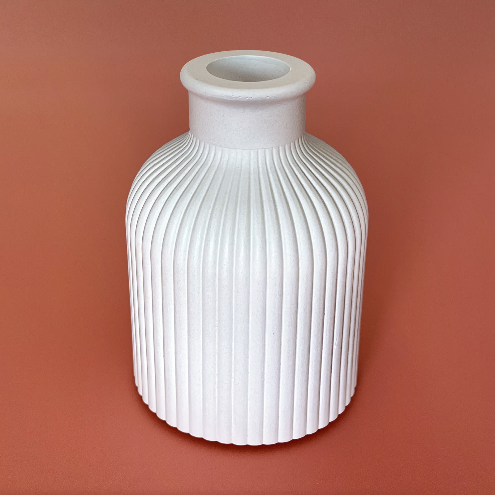 Ваза Ребриста з Гіпсу