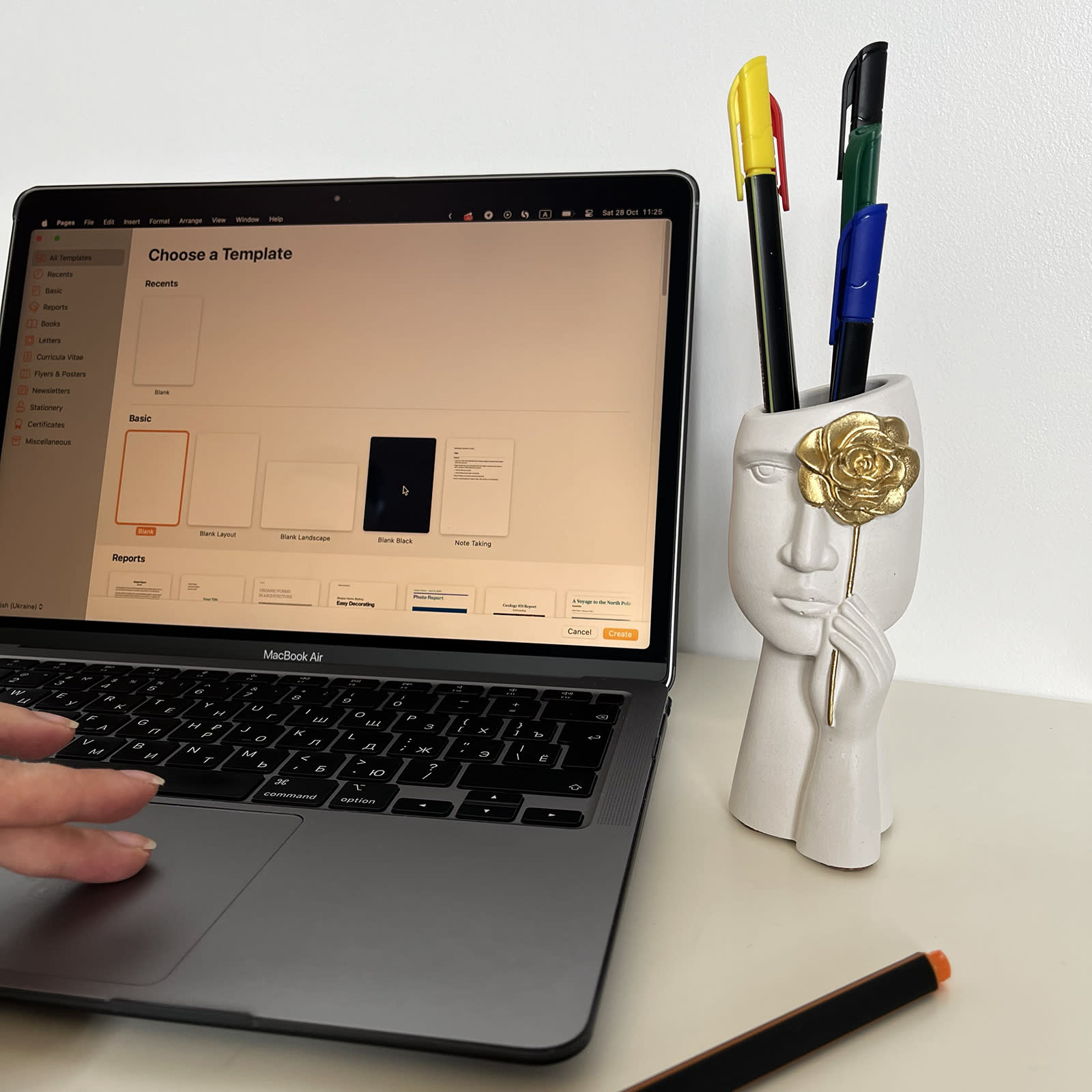 Ваза Дівчина із Золотою Трояндою | Гіпсовий Виріб від майстерні "Щаслива Качка" - Слайд 5