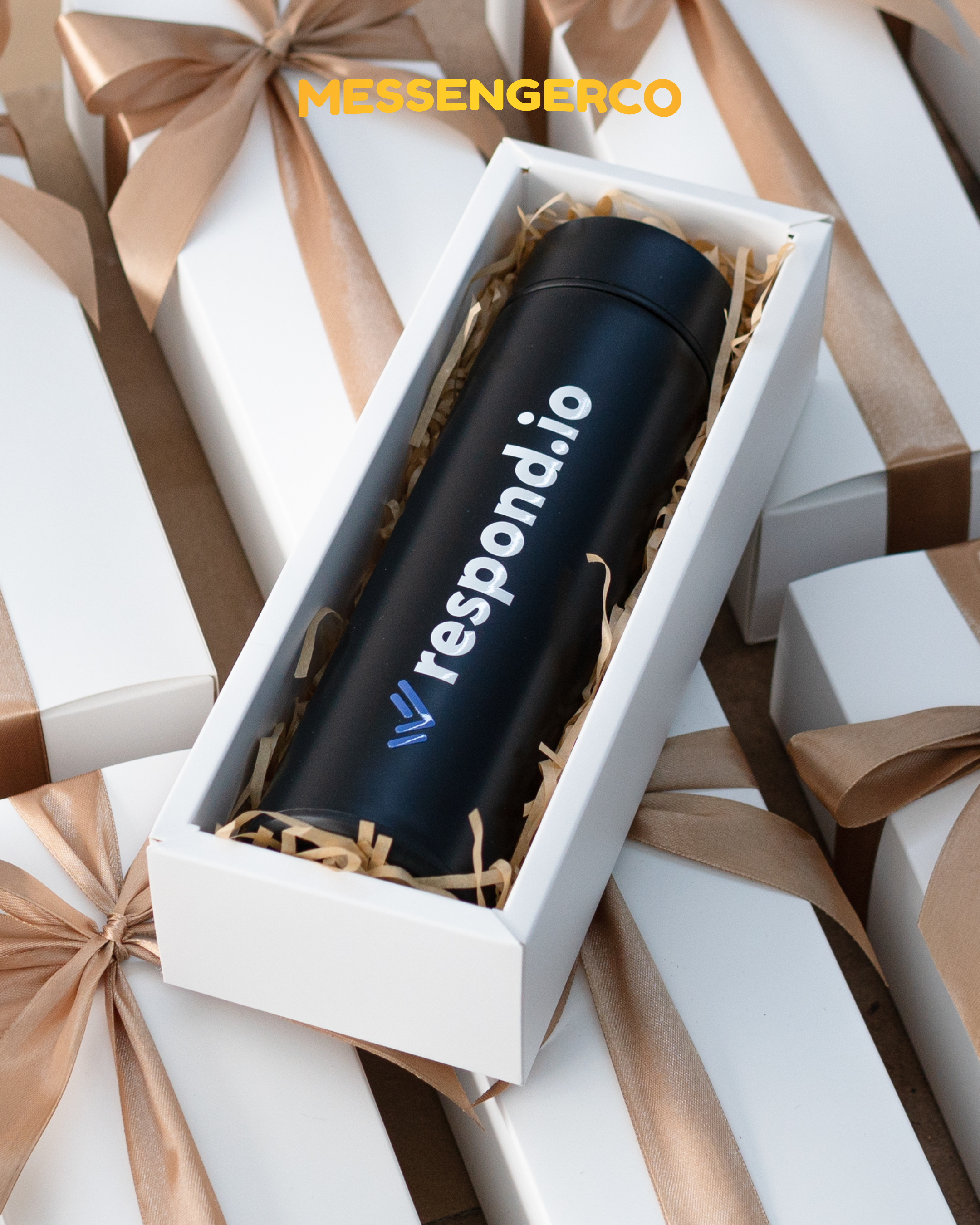 Messengerco LED lid flask gift for Respond.io with black bottle in open box beside closed white box tied with satin ribbon.