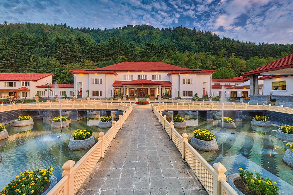 A Royal Retreat in Kashmir