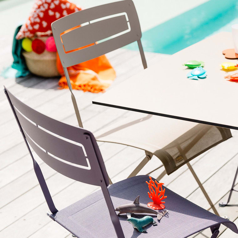 slim folding chairs