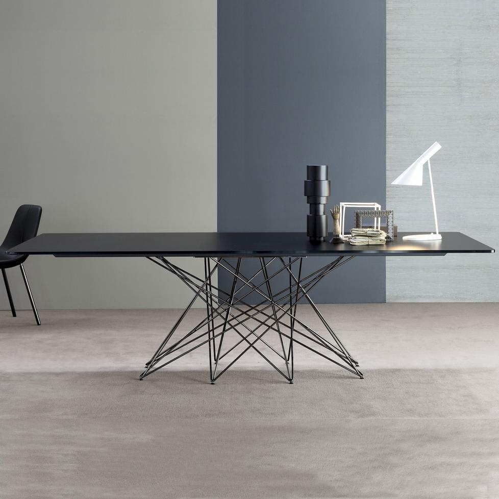 Octa Mit Lack Gestell Tisch Von Bonaldo