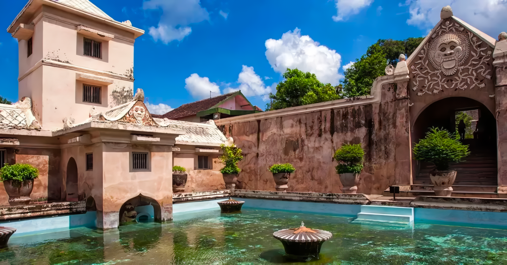 Interior Unik The Hidden Sanctuary, spot 10 Hiburan Malam Viral 2025 di Yogyakarta