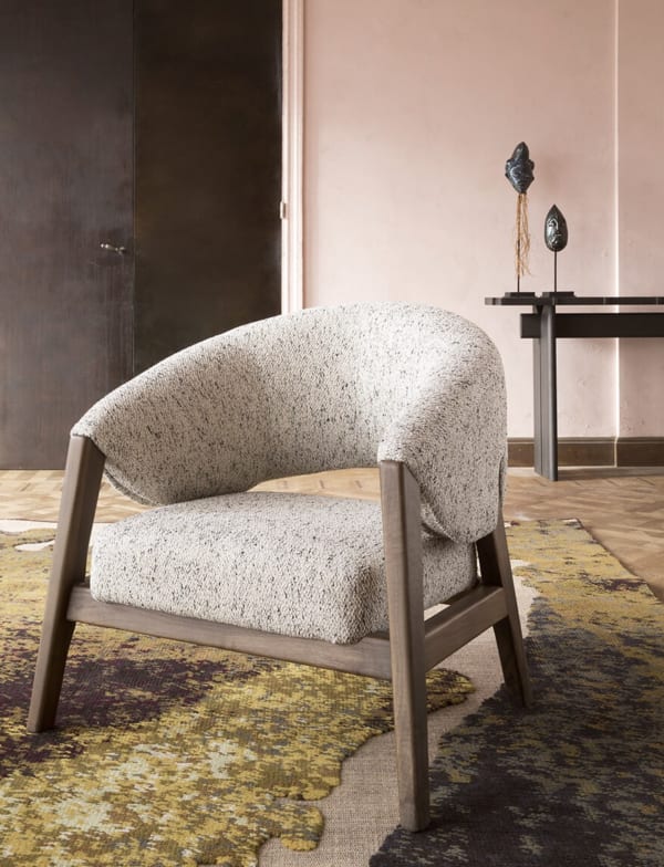 Apora Armchair