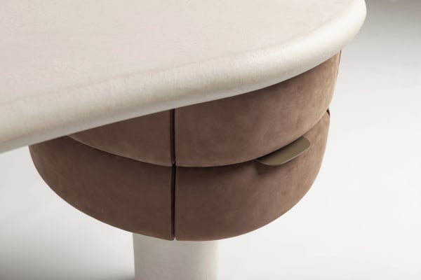 OOL 175 Home desk alternate finish