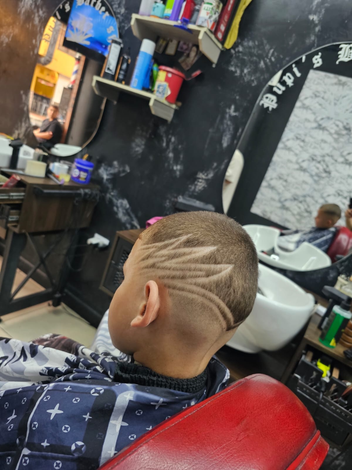 Corte de niño en Pupi's Barbershop