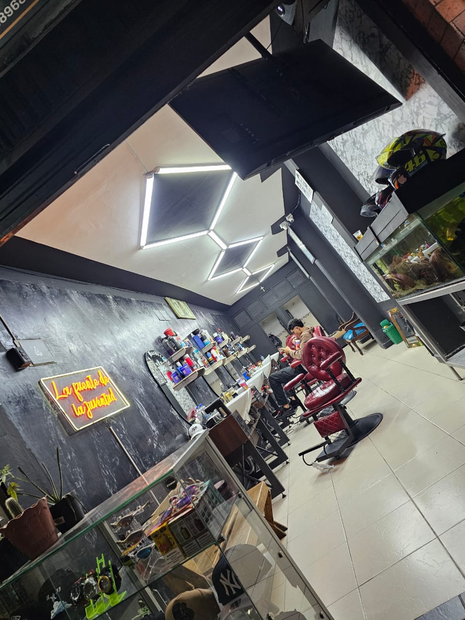 Sede de Pupi's Barbershop en Caldas