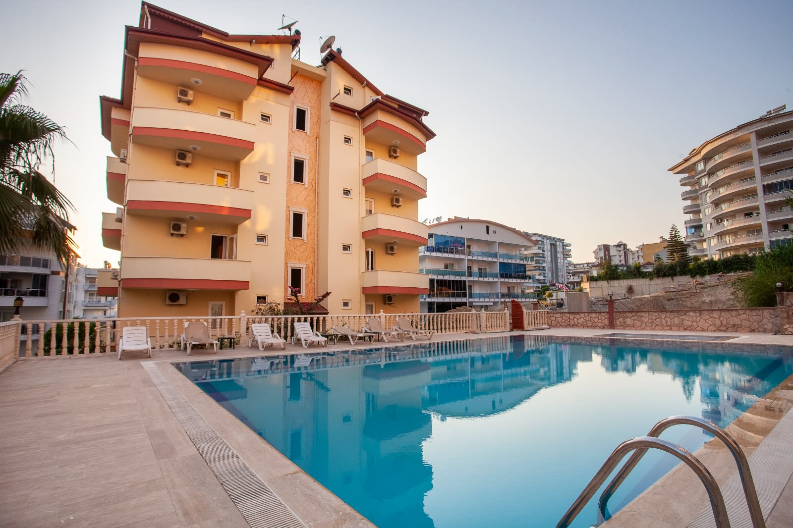 Sevgi Tatil Sitesinde Eşyalı 2+1 |Denize 450m |Havuz |Fitness