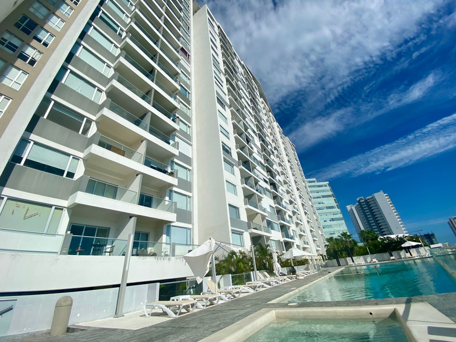*🟨Renta Departamento Amueblado 3 Recámaras – Malecón Américas*