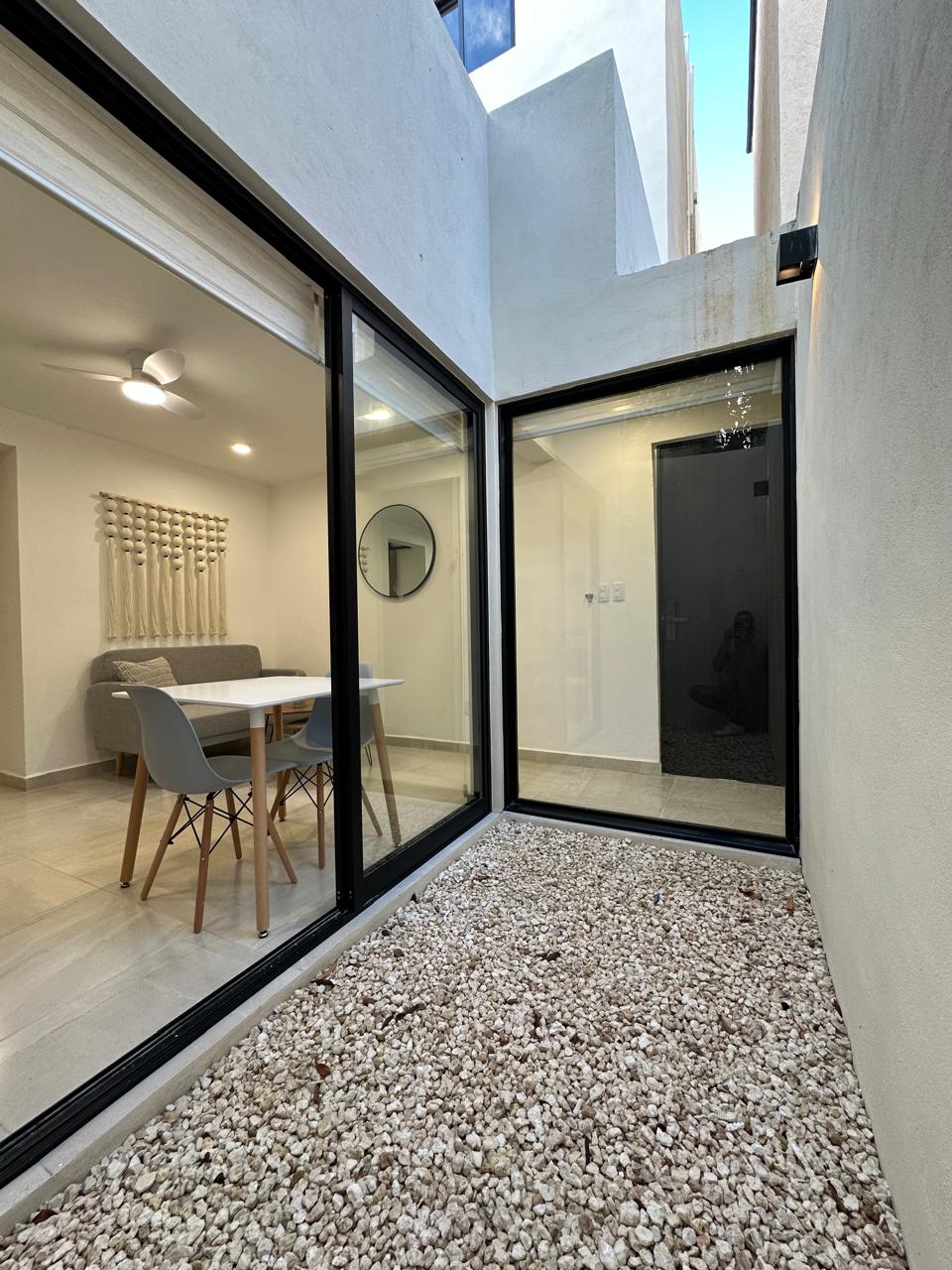 RENTA DEPARTAMENTO AMUEBLADO PLANTA BAJA FRACCIONAMIENTO MONTECARLO AV LA LUNA
