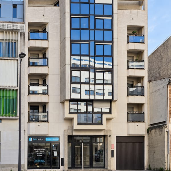 Façade d’une copropriété à Paris 13e accompagnée par ICOSA CONCEPTION pour son PPPT et la mise en œuvre de son programme de travaux