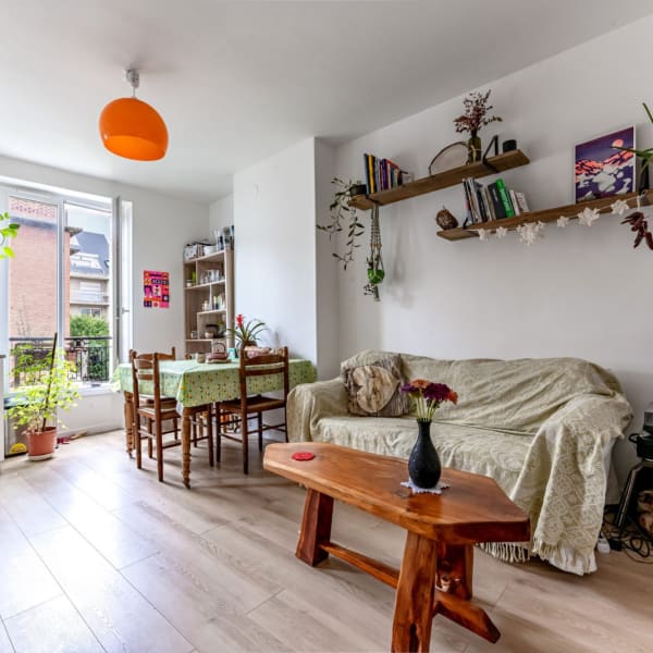 Salon appartement après rénovation complète – sols, murs et plafond refaits, aménagement optimisé et distribution repensée – ICOSA CONCEPTION
