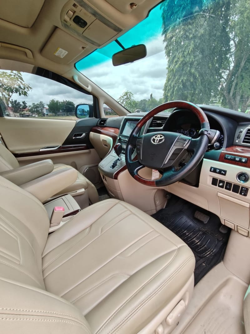 Toyota Vellfire foto 10