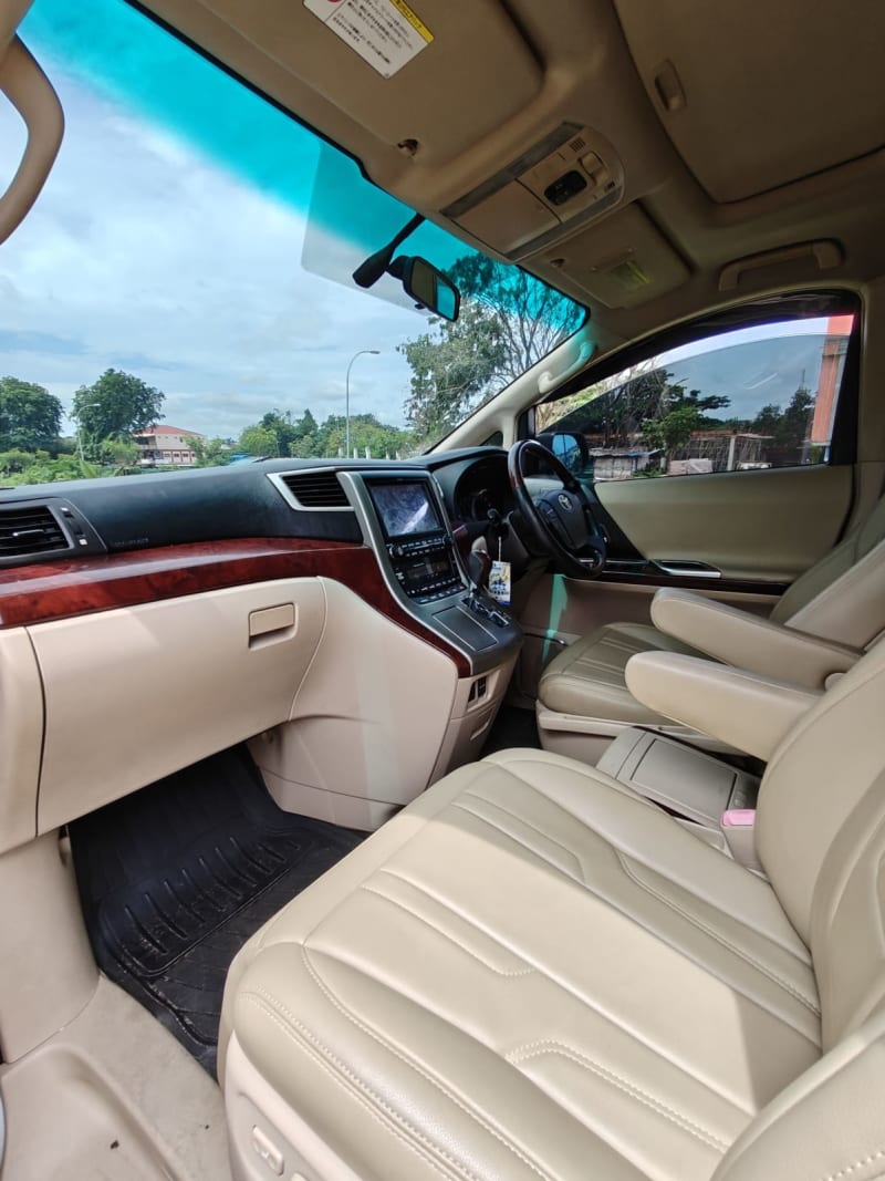 Toyota Vellfire foto 8