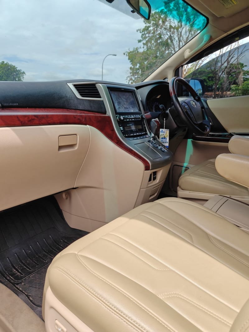Toyota Vellfire foto 11