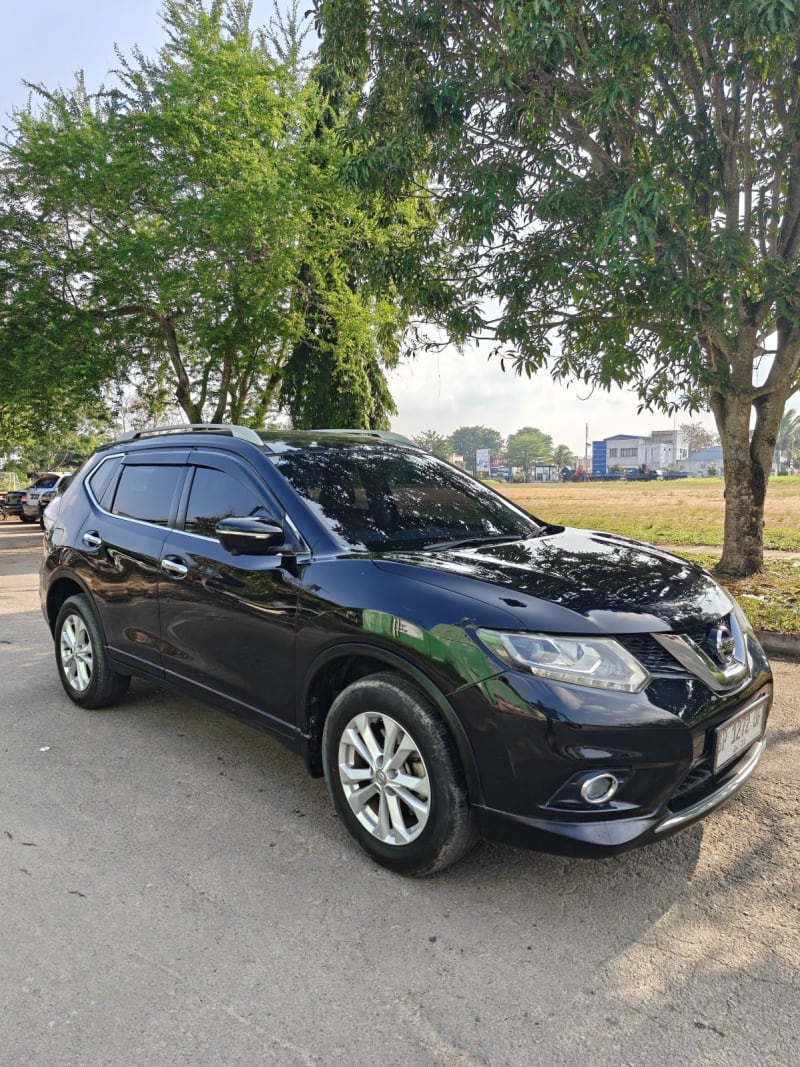 Nissan X-Trail foto 2