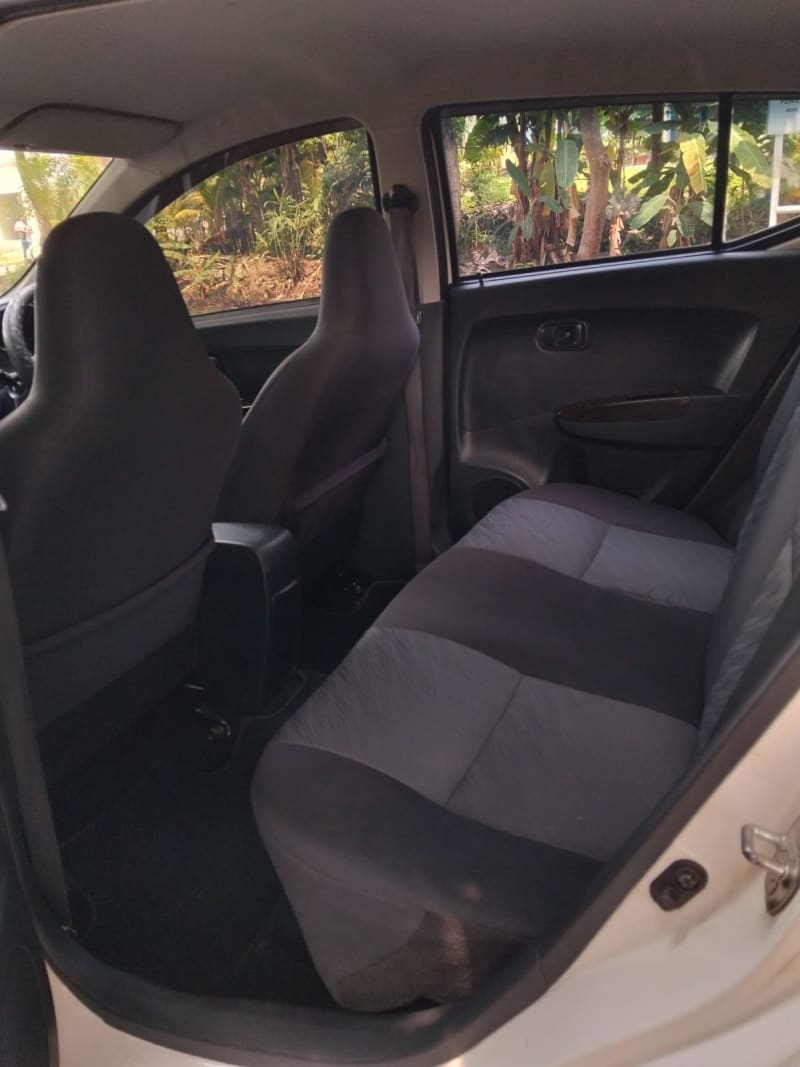 Daihatsu Ayla 2014 foto 8