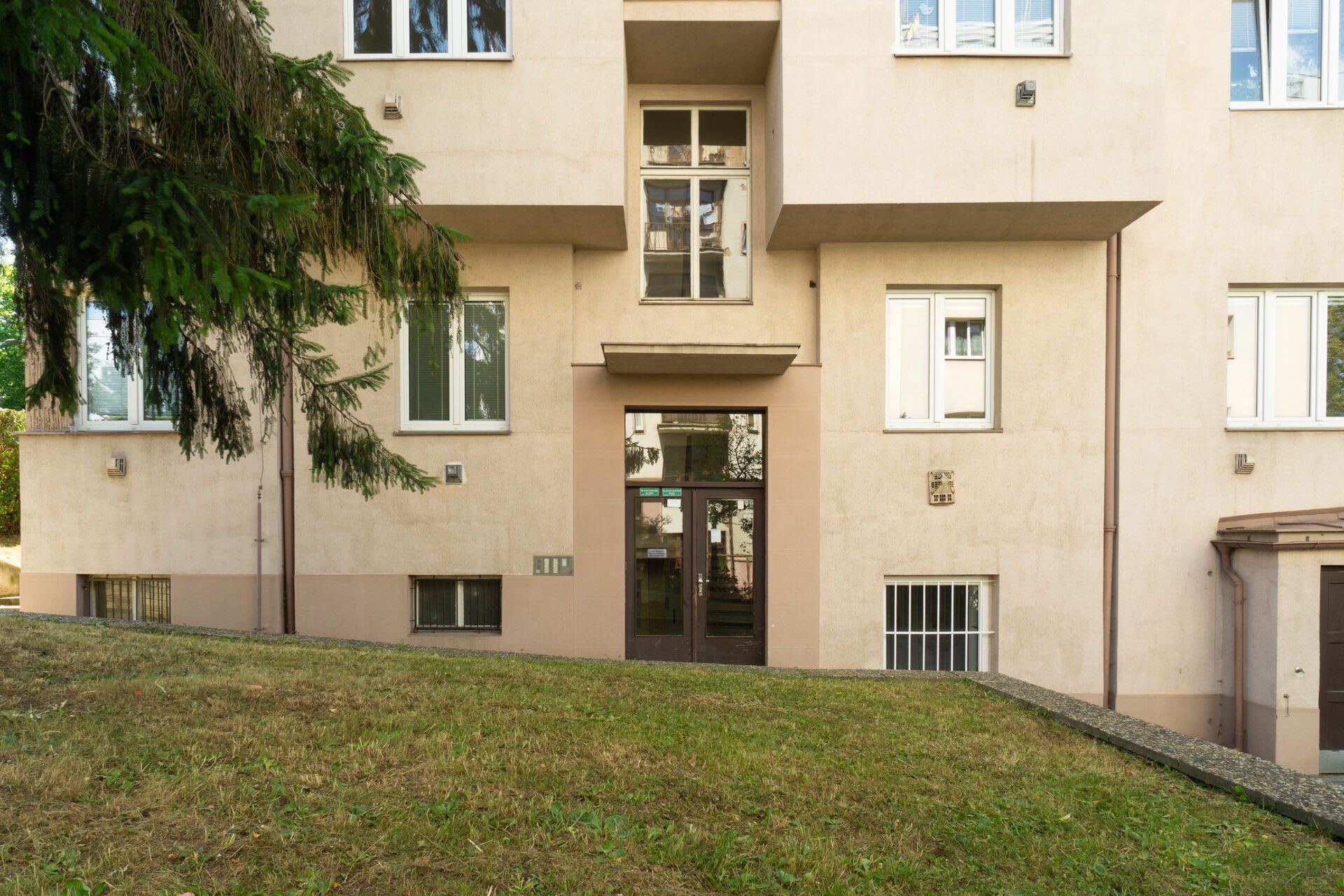 Nad Kajetánkou 12 - 2