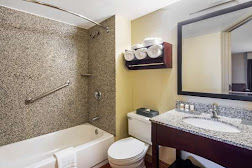La Quinta Inn & Suites gallery image in oakland, California