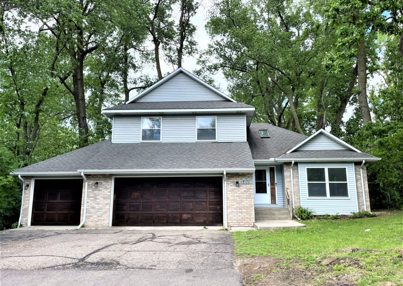 4 bedroom 3 bathroom gallery image in Apple Valley, Minnesota