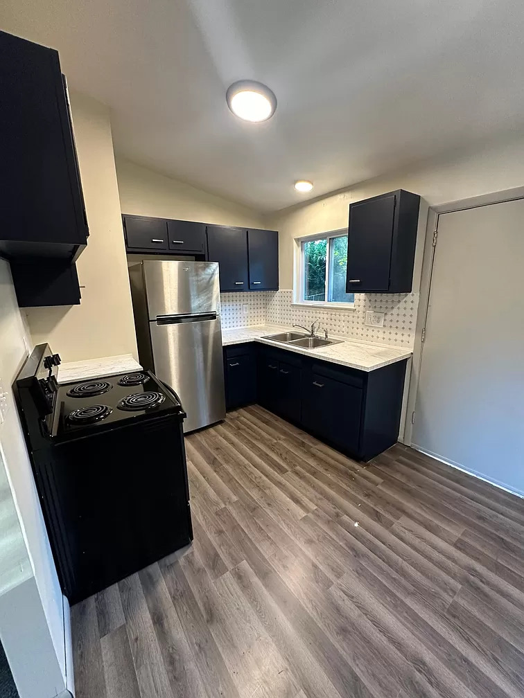 HOUSE FOR RENT gallery image in Topeka, Kansas