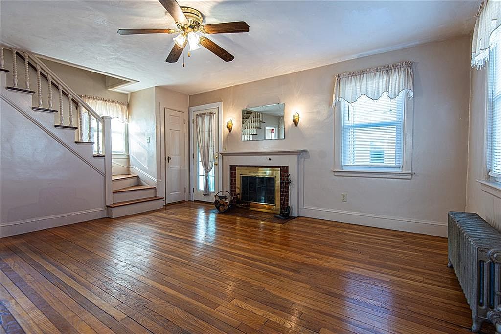 Charming Cape Cod - Move-In Ready! gallery image in Riverside, Rhode Island