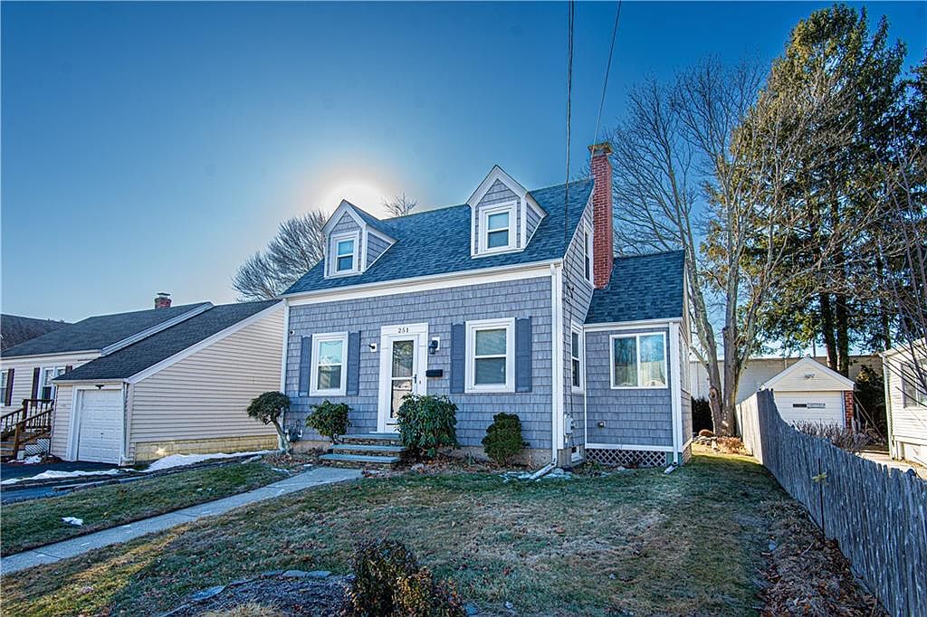 Charming Cape Cod - Move-In Ready! in Riverside, Rhode Island