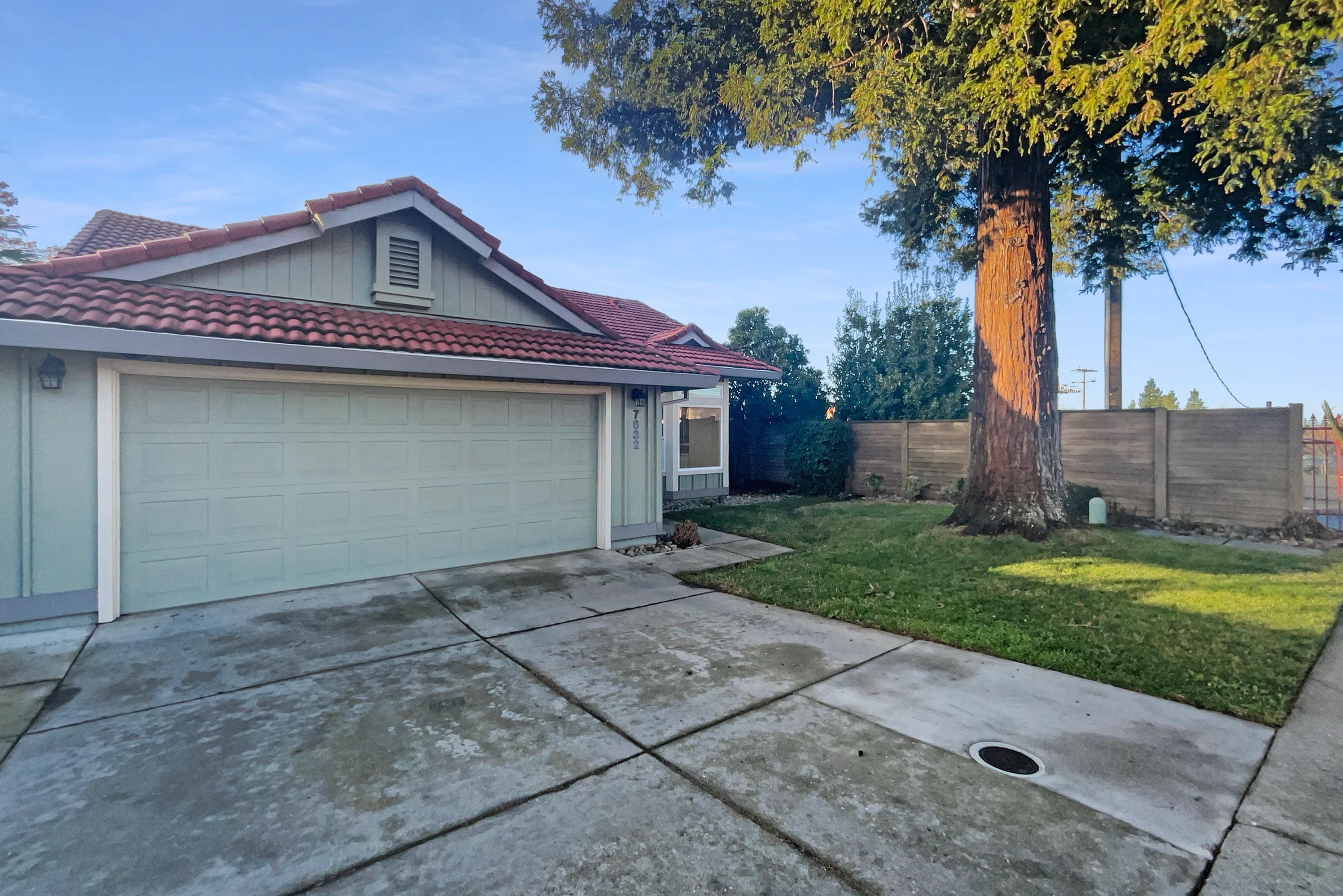AWESOME AND AFFORDABLE SINGLE FAMILY HOME IN A SOUGHT AFTER LOCATION! gallery image in Antelope, California