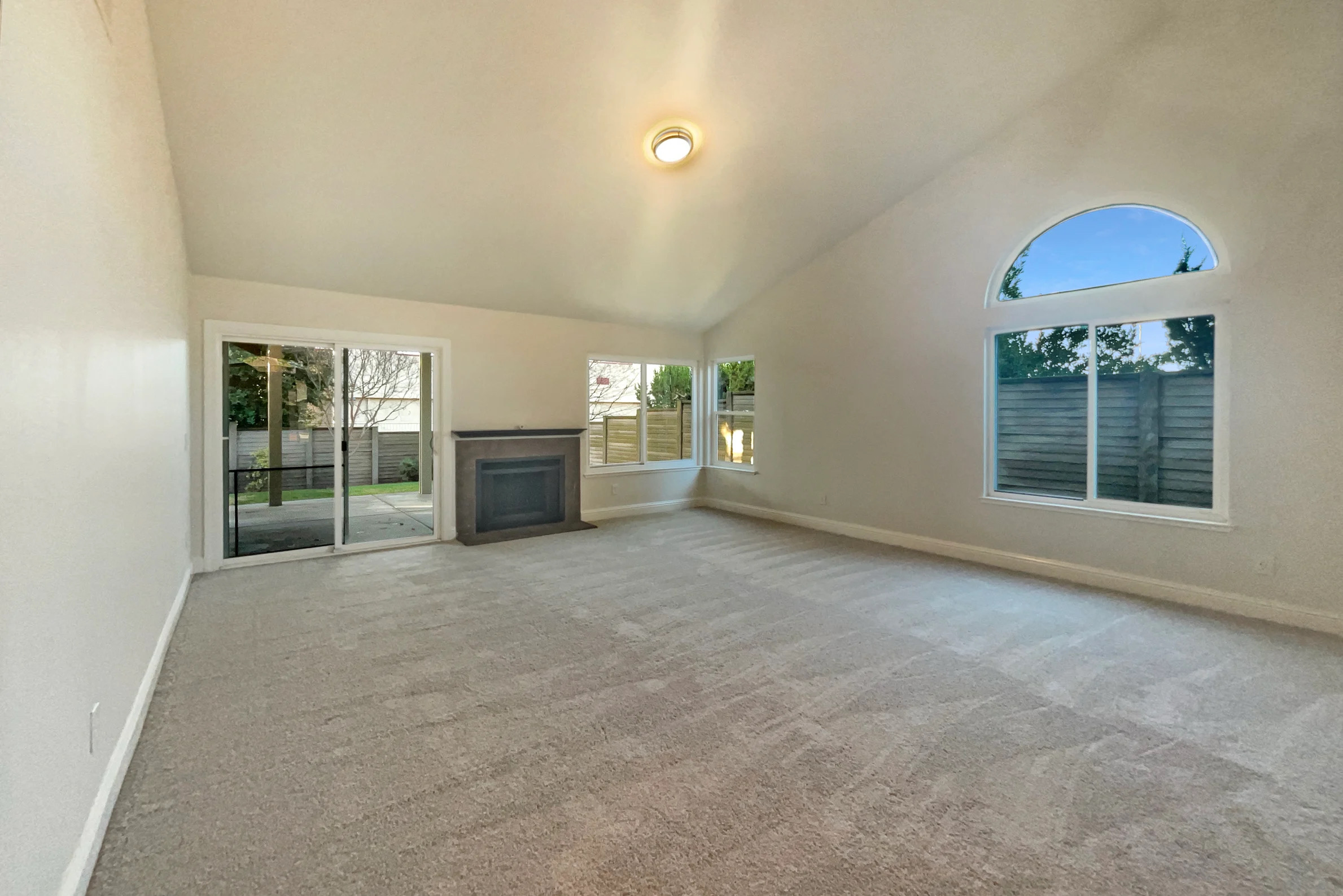 AWESOME AND AFFORDABLE SINGLE FAMILY HOME IN A SOUGHT AFTER LOCATION! gallery image in Antelope, California