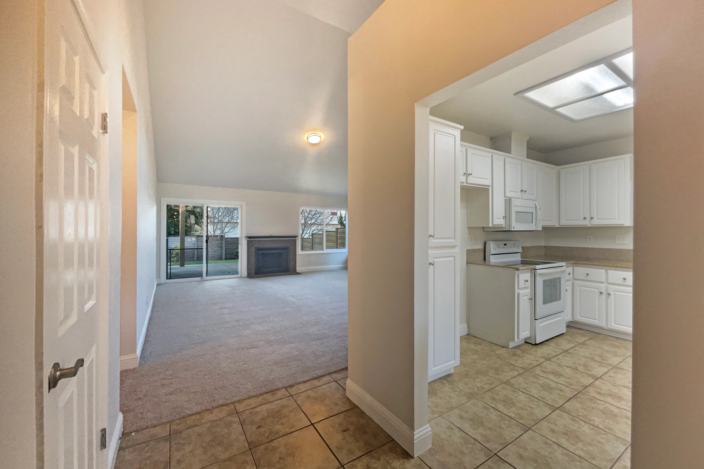 AWESOME AND AFFORDABLE SINGLE FAMILY HOME IN A SOUGHT AFTER LOCATION! gallery image in Antelope, California