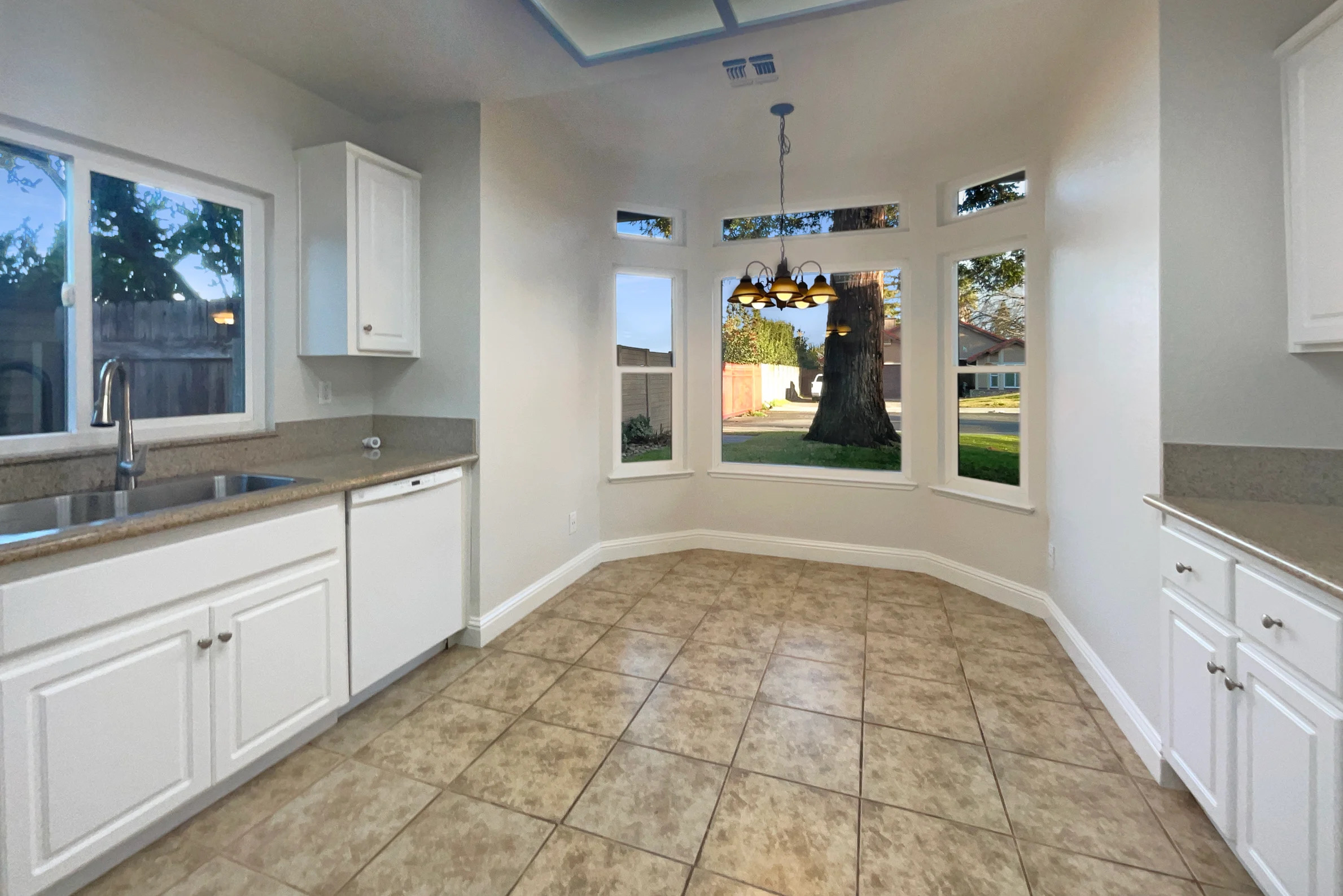 AWESOME AND AFFORDABLE SINGLE FAMILY HOME IN A SOUGHT AFTER LOCATION! gallery image in Antelope, California
