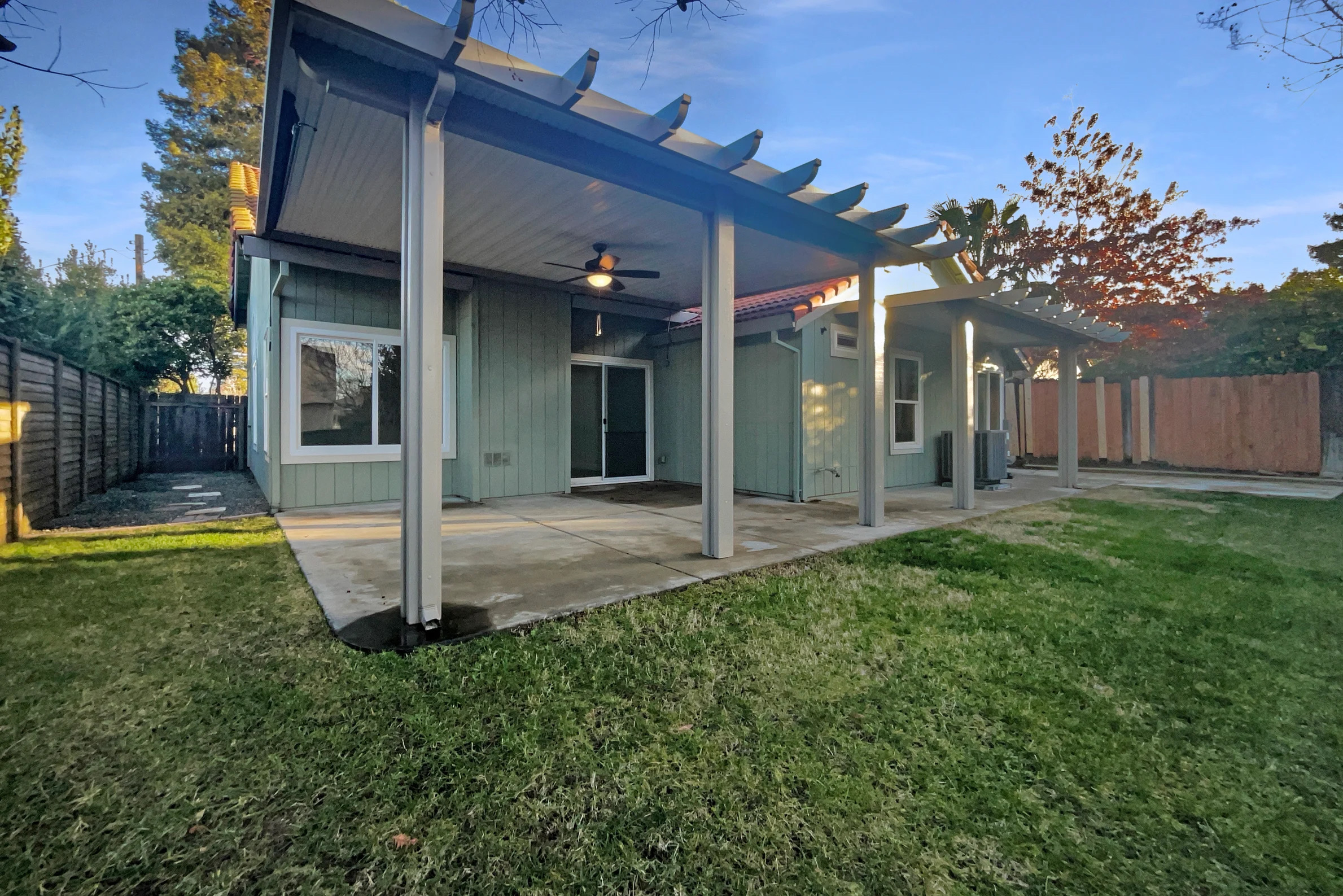 AWESOME AND AFFORDABLE SINGLE FAMILY HOME IN A SOUGHT AFTER LOCATION! gallery image in Antelope, California