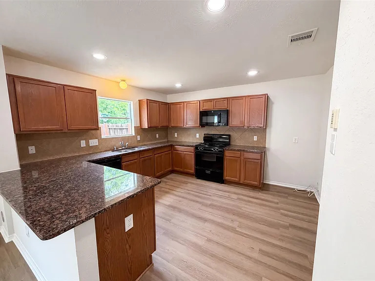 Beautiful 3-bed For Rent gallery image in Houston, Texas